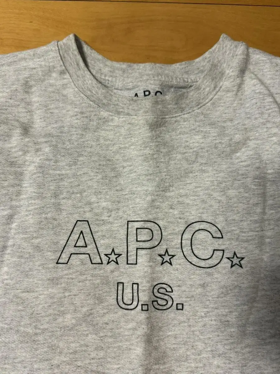 아페쎄 APC US 라인 맨투맨 스웻